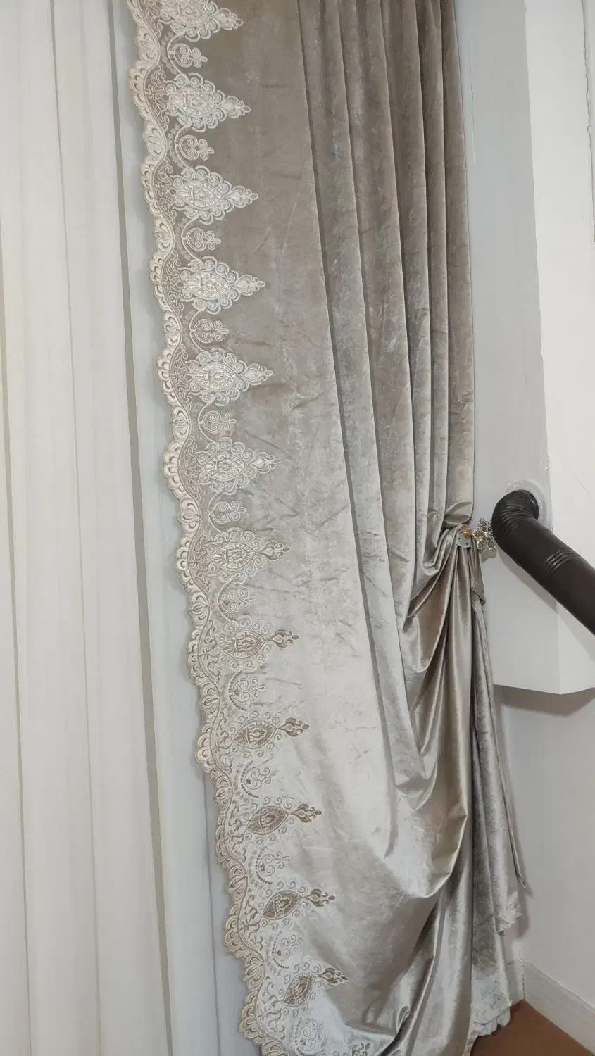 پرده پذیرایی کاملا تمیز نو جنس عالی 6متری|پرده، رانر، رومیزی|نیشابور, شهید بهشتی|دیوار