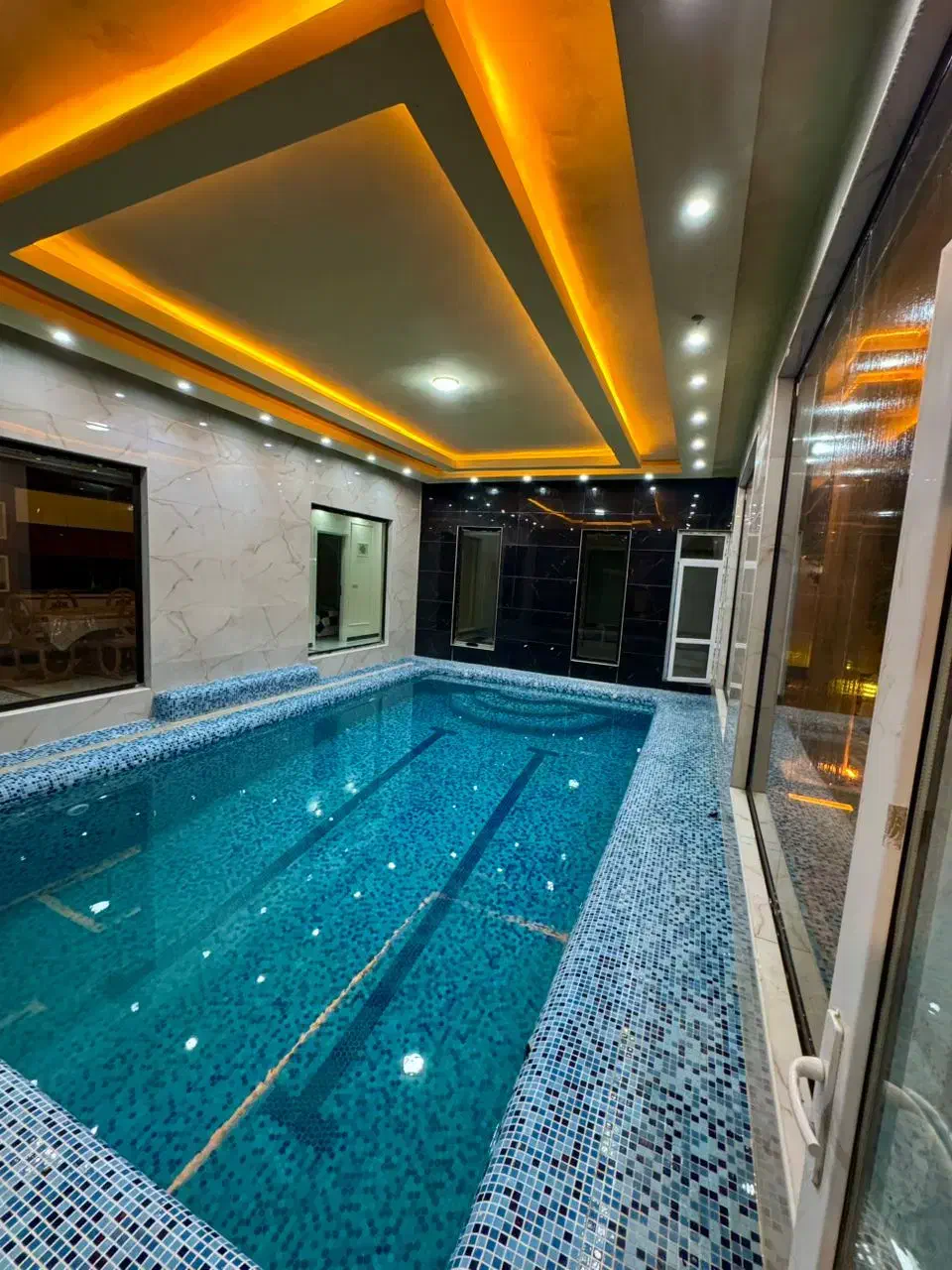 اجاره روزانه باغ ویلا استخر سرپوشیده|اجارهٔ کوتاه‌مدت ویلا و باغ|فردیس, قریشی|دیوار