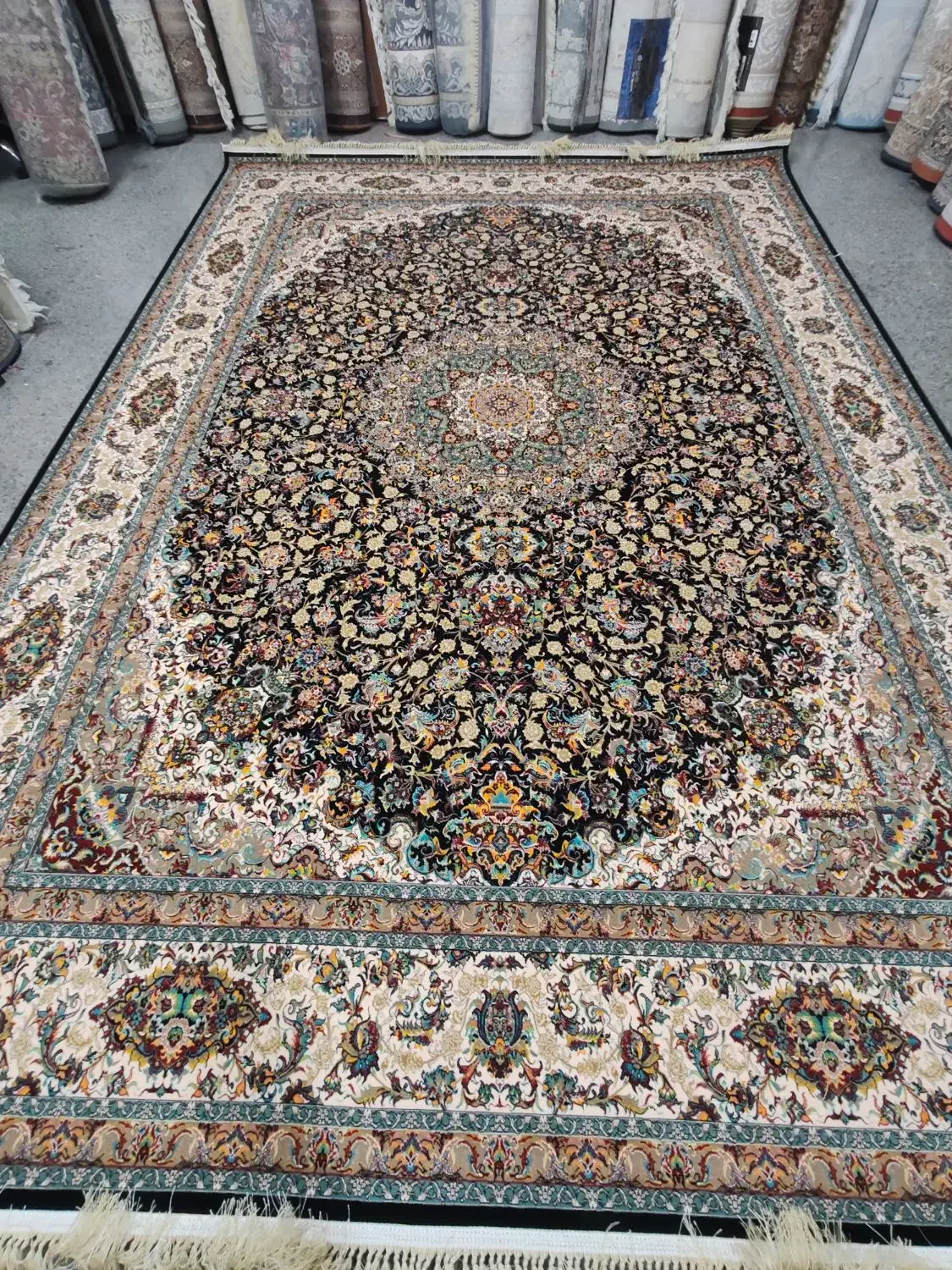 4تخته فرش 9متری نو  نقشه پرمین سورمه ای|فرش|قم, نیروگاه|دیوار