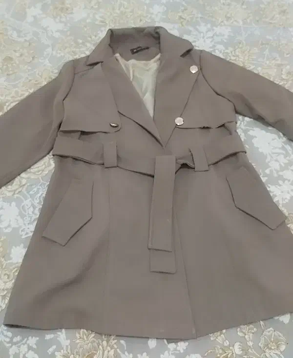 پالتو بارانی|لباس|جوانرود, |دیوار