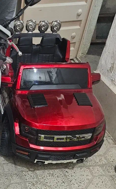 ماشین شارژی وکنترلی سالم نو نو|اسباببازی|الوند, |دیوار