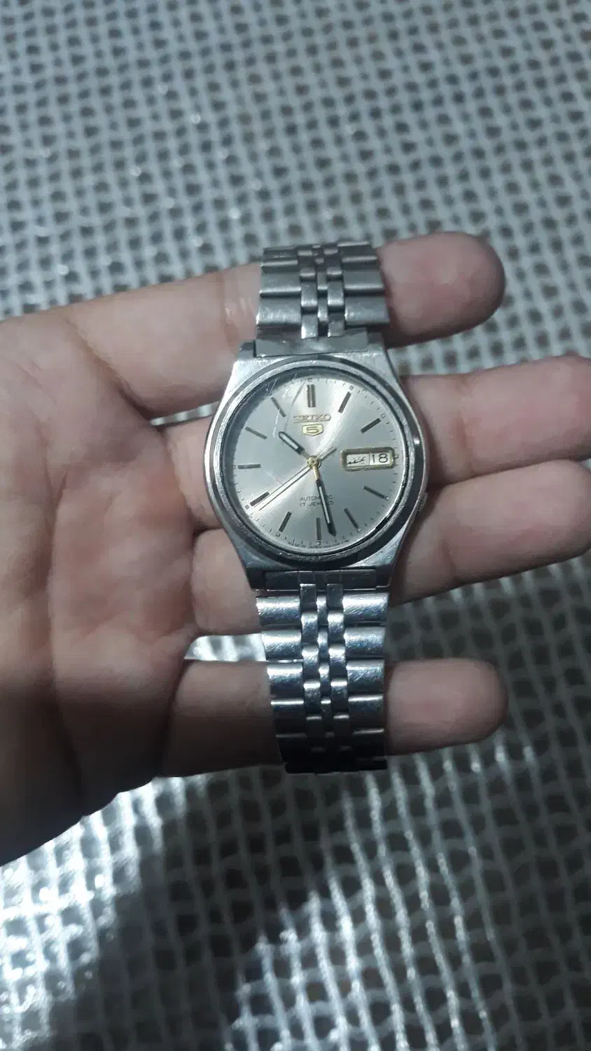 سیکو ۵ تقویم فارسی|ساعت|نجف‌آباد, بازار|دیوار