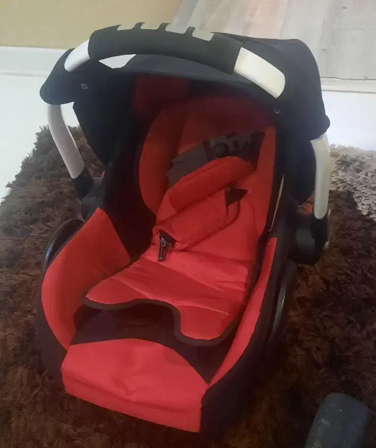 کریر در حد نو|کالسکه و لوازم جانبی|صدرا-فارس, فاز ۱|دیوار