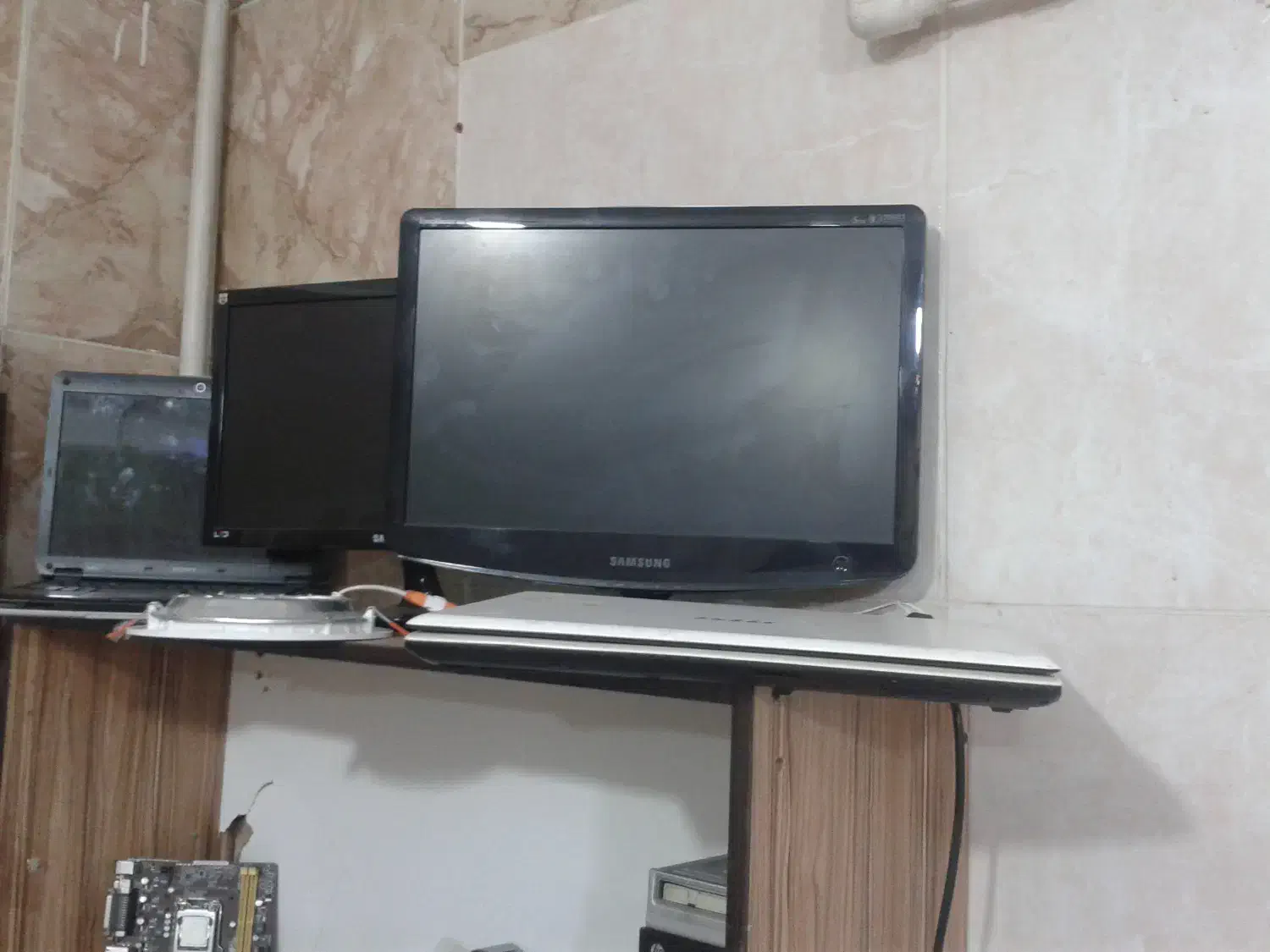 کامپیوتر|رایانه رومیزی|شهریار, شهریار|دیوار