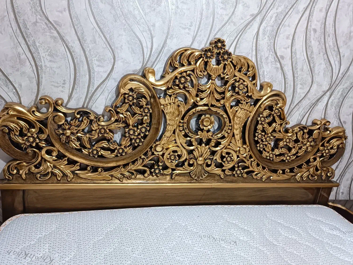 تخت خواب دو نفره|تخت و سرویس خواب|اندیشه, اندیشه فاز ۳|دیوار