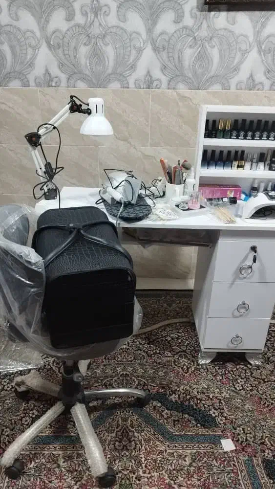 وسایل کاشت ناخن میز صندلی|آرایشی، بهداشتی، درمانی|کرمان, |دیوار