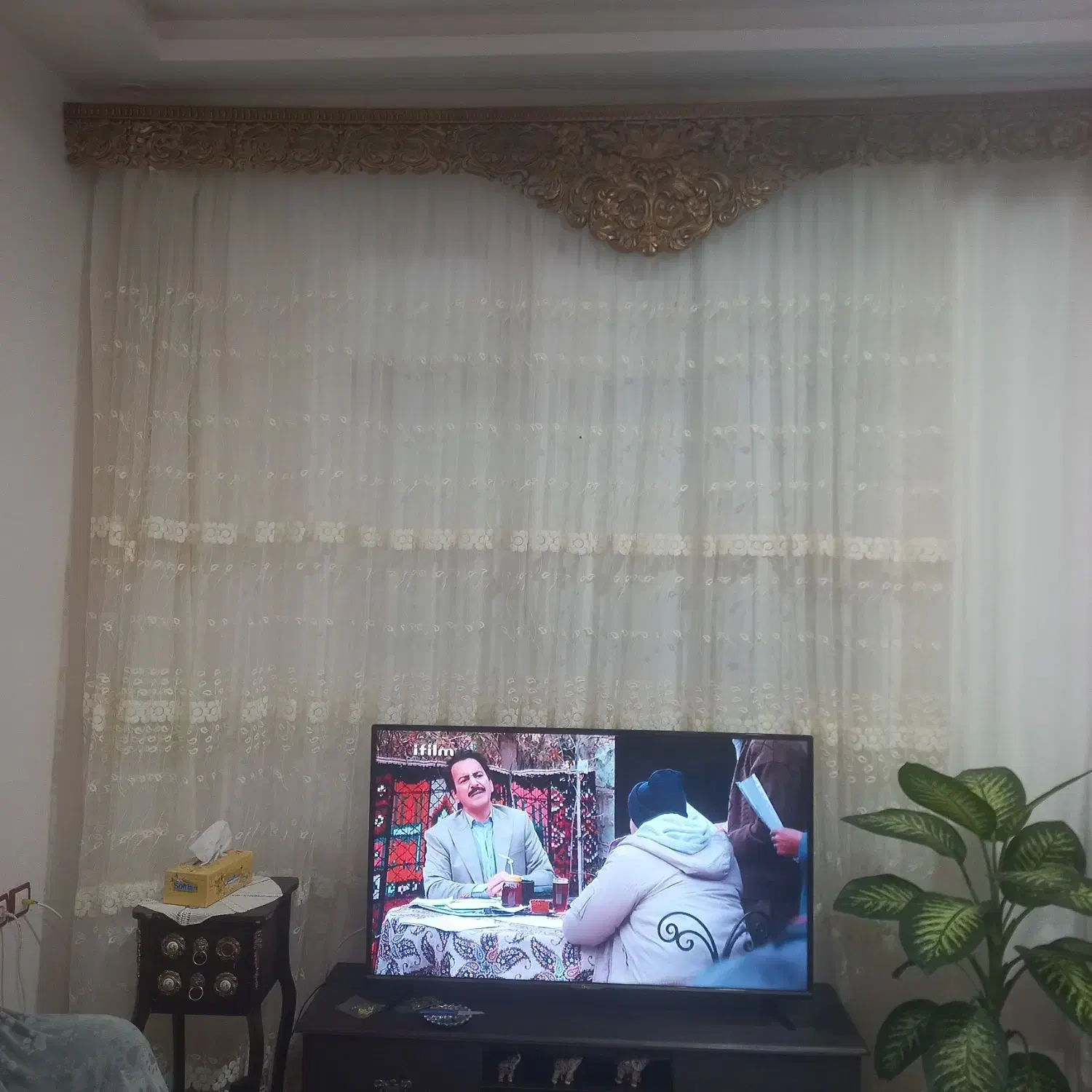 پرده پذیرایی با کتیبه با پرده اشپزخانه|پرده، رانر، رومیزی|خلخال, |دیوار