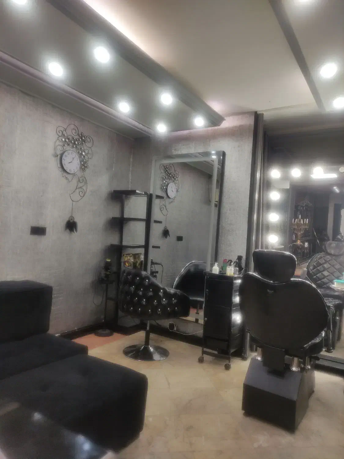 استخدام نیروی کار در آرایشگاه زنانه|استخدام درمانی، زیبایی، بهداشتی|تهران, وحیدیه|دیوار