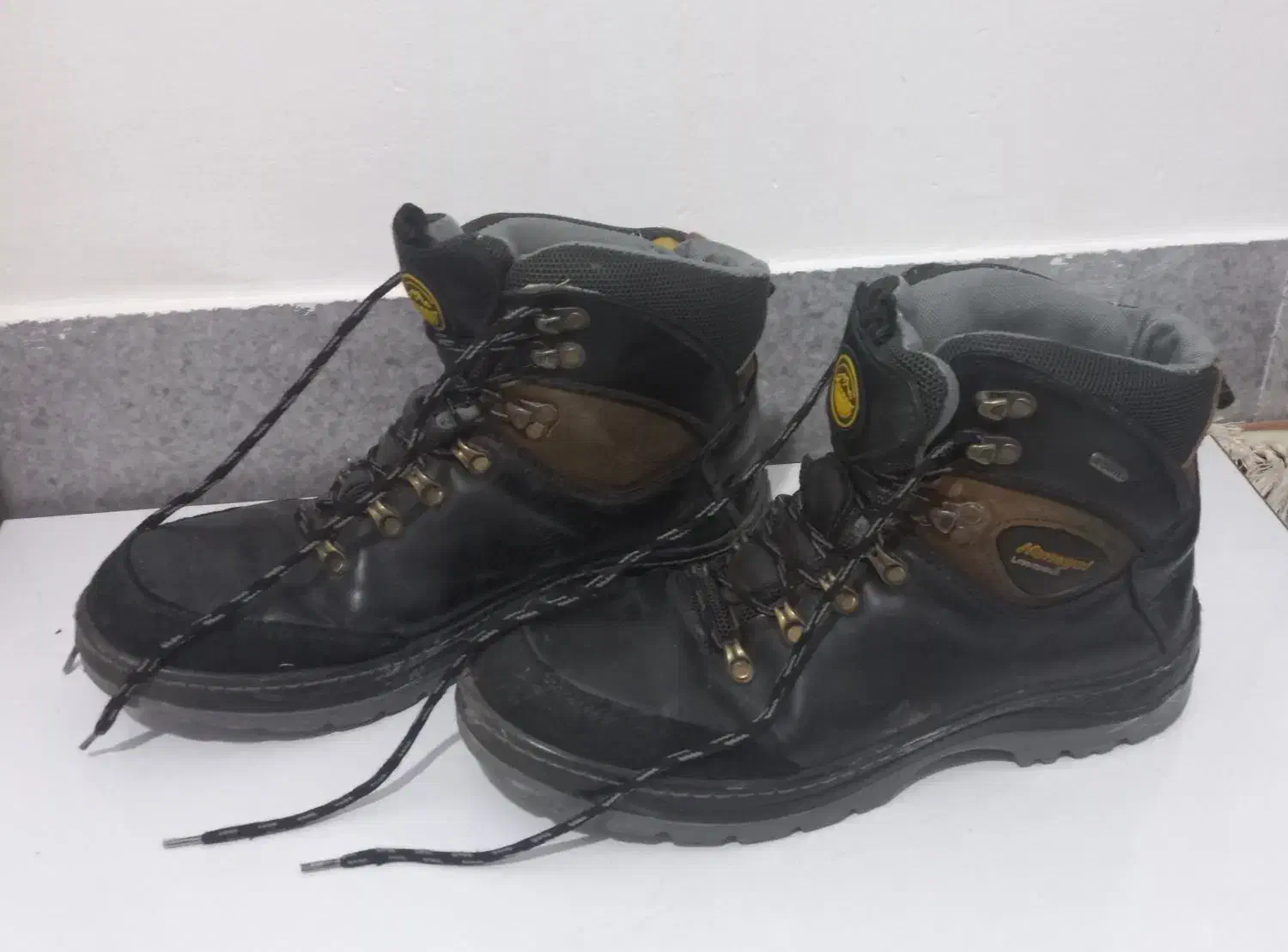 پوتین|کیف، کفش، کمربند|سنندج, |دیوار