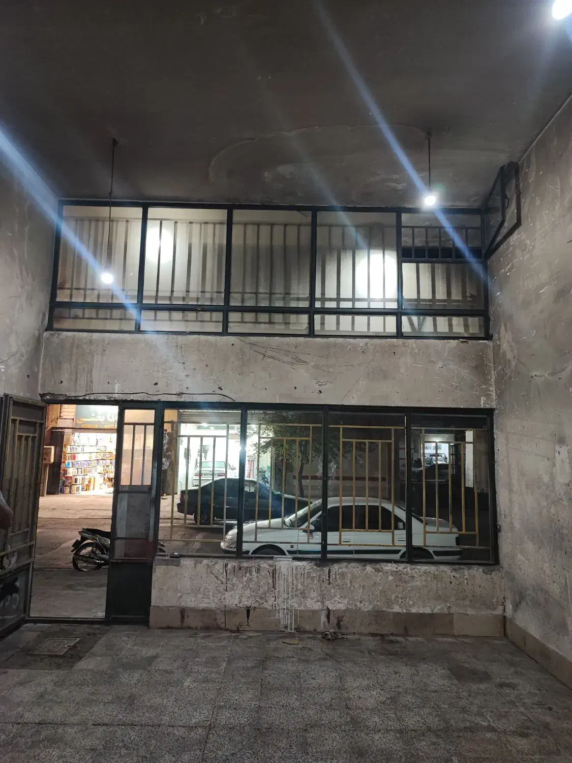 پنجره و درب پاچلاقی آهنی بهمراه شیشه و نرده محافظ|مصالح و تجهیزات ساختمان|فولادشهر, سایت صنعتی کاوه|دیوار