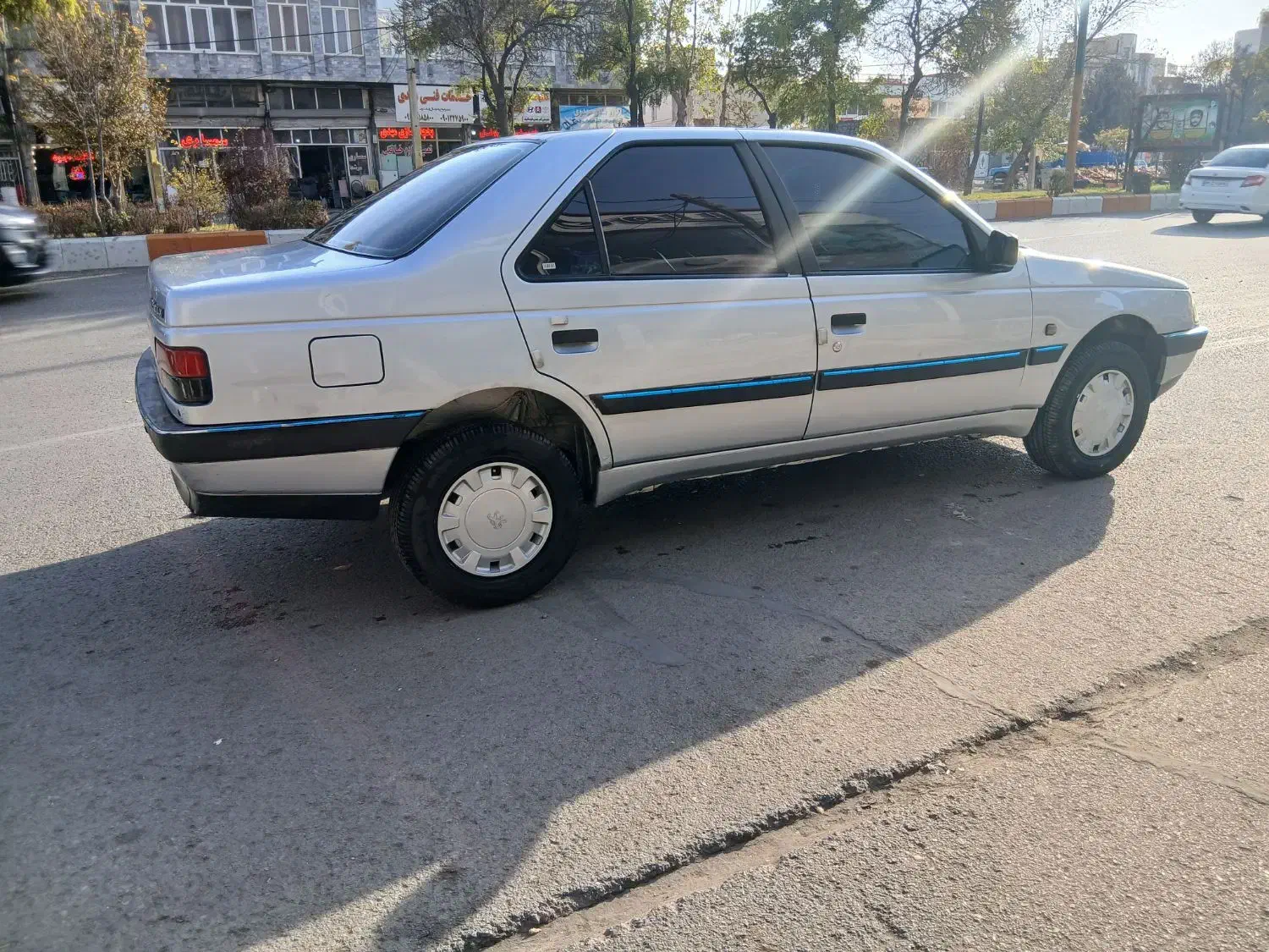 پژو۴۰۵نقره ای مدل ۹۳|خودرو سواری و وانت|اردبیل, |دیوار