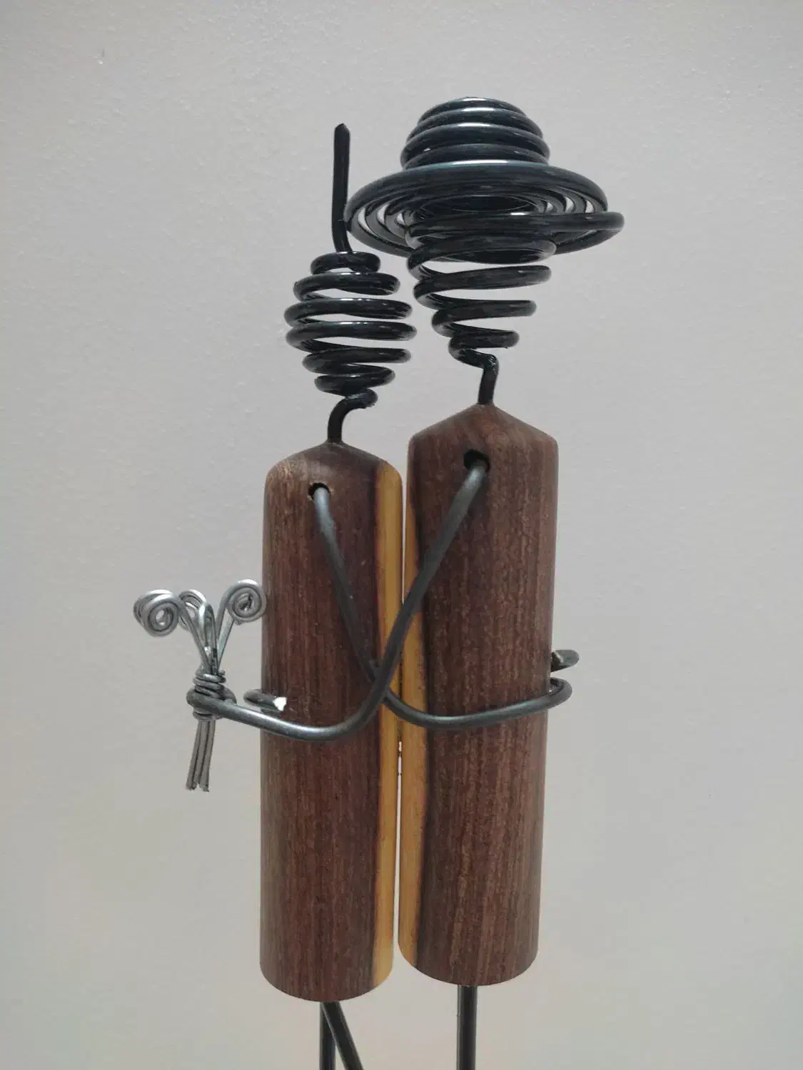 مجسمه چوبی دستساز چوب و سیم|مجسمه، تندیس، ماکت|یزد, |دیوار