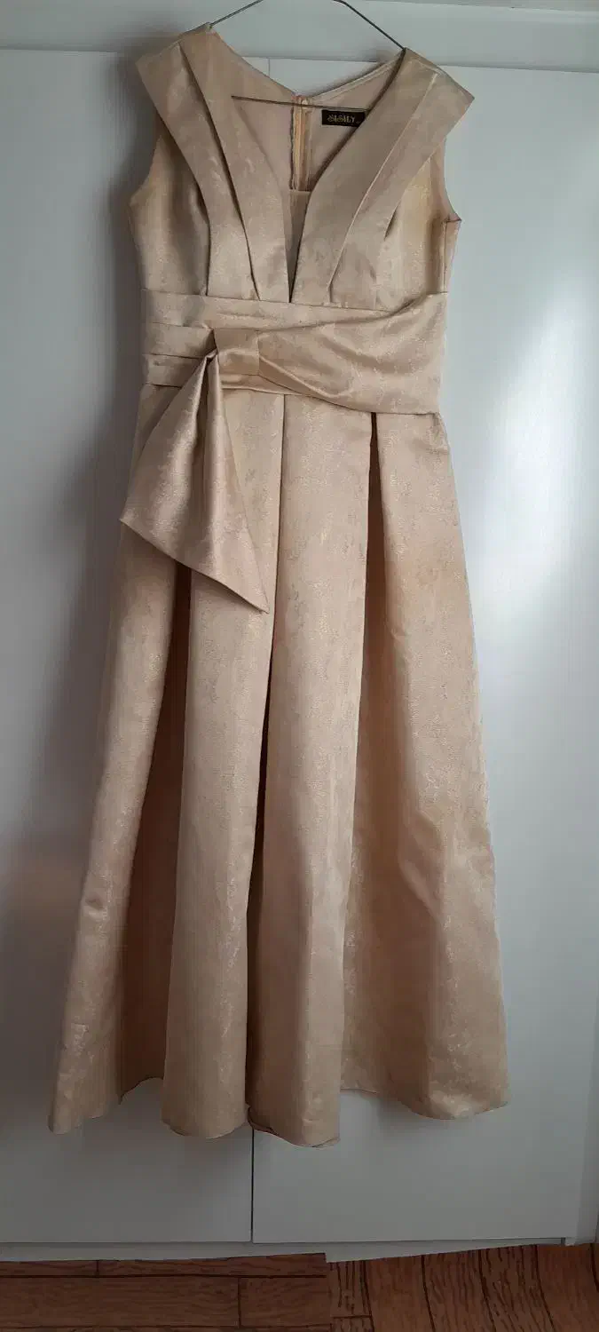 پیراهن بلندمجلسی|لباس|فریمان, |دیوار