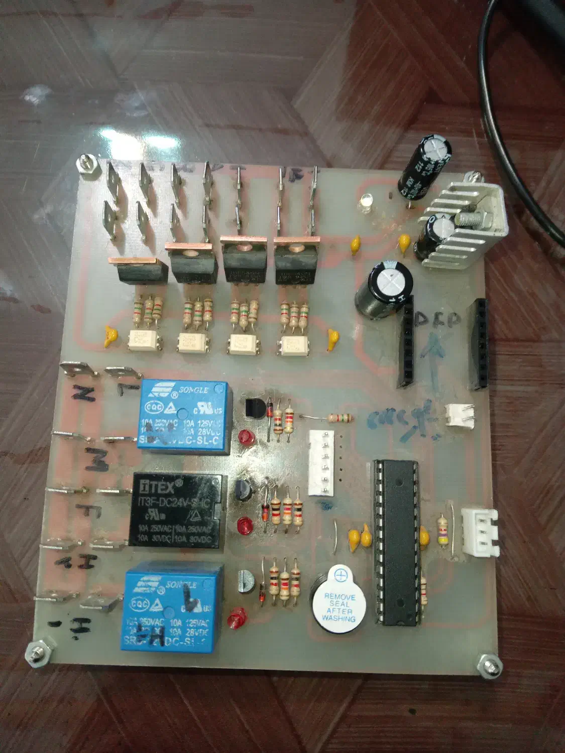 سیم کشی ساختمان ، برقکاری و تعمیرات|خدمات پیشه و مهارت|خوی, |دیوار