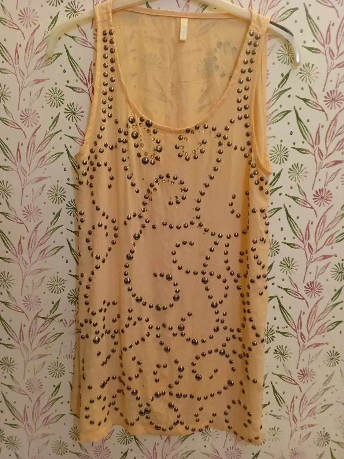 لباس منجقی|لباس|چناران, |دیوار