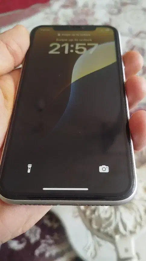 ایفون 11نرمال سفید در حد بدون خط خش|موبایل|مشهد, منزل آباد|دیوار