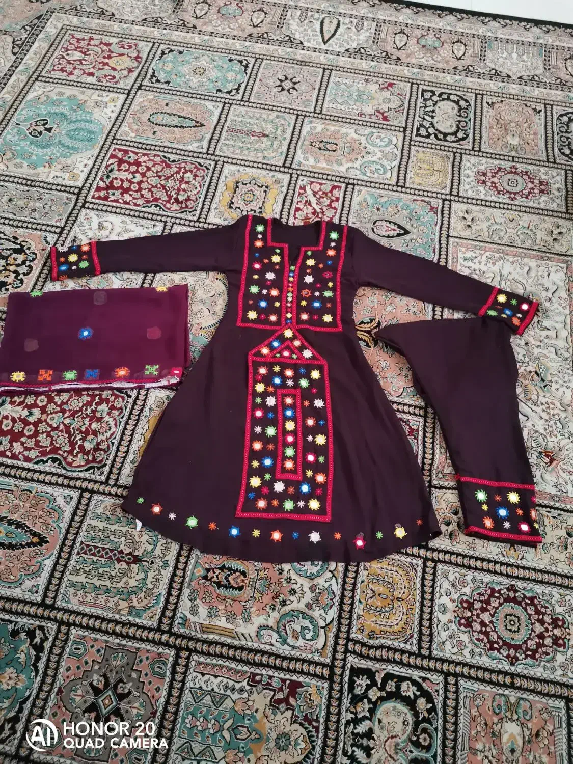 لباسها در حد نواست، کاملاً دست دوز وقیمت مناسب|لباس|زابل, |دیوار