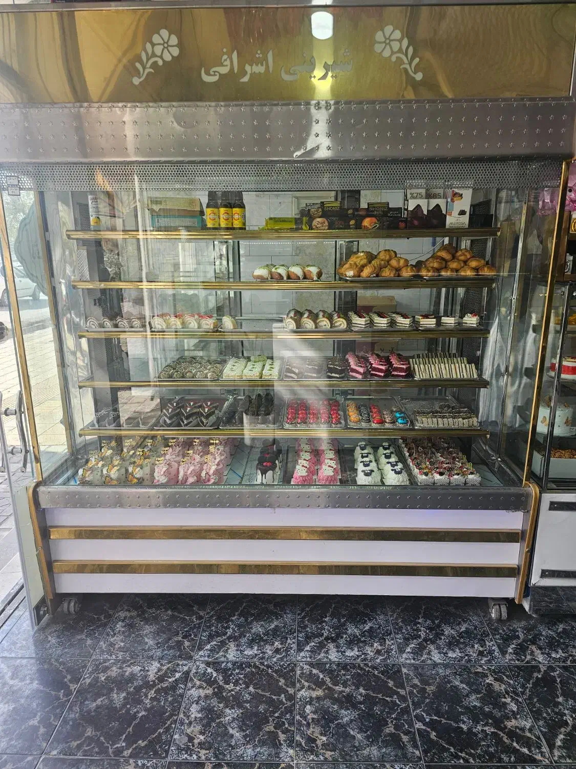 نیاز ب تعدادی نیروی کار در قنادی|استخدام خدمات فروشگاه و رستوران|شیراز, بریجستون|دیوار