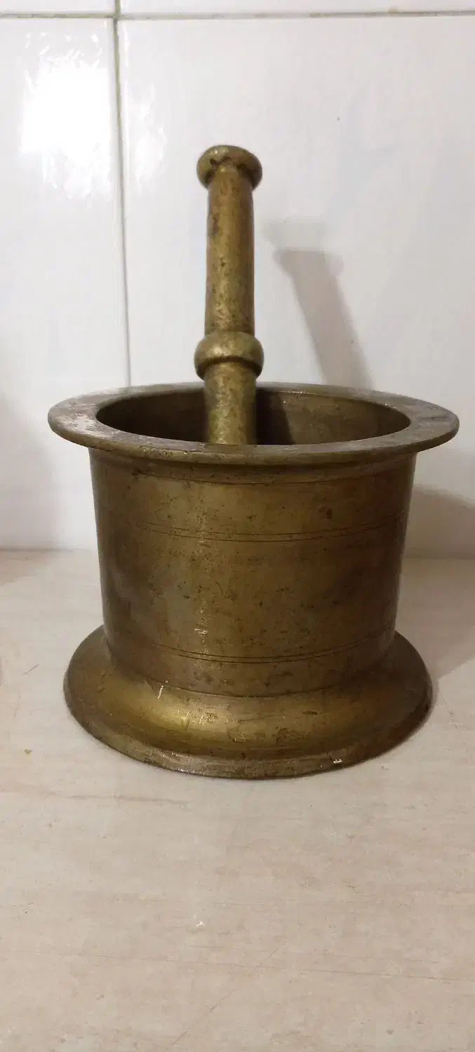 هاون برنجی|کلکسیون اشیاء عتیقه|پیشوا, |دیوار