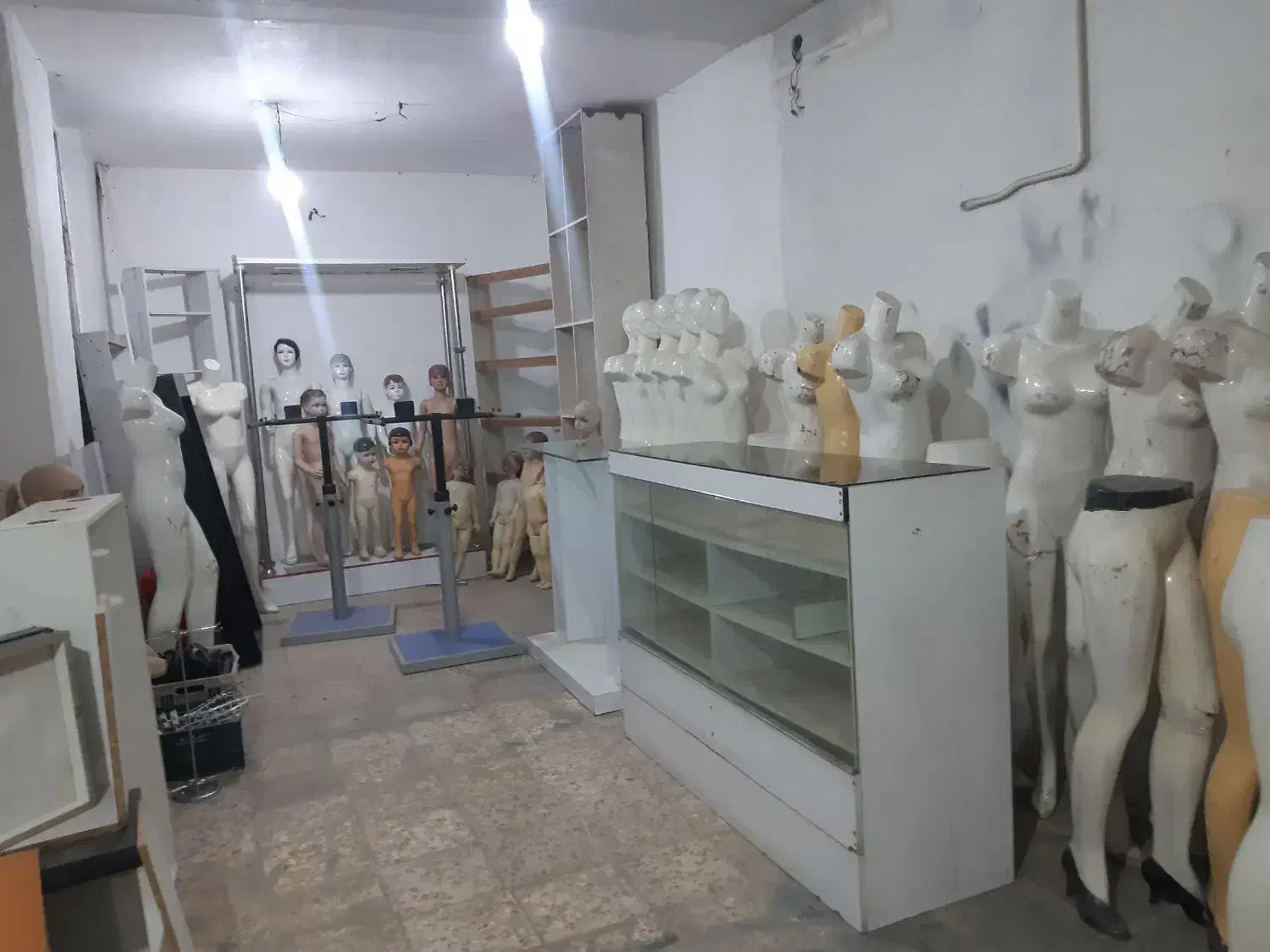 دکور ویترین رگال چوبکار مانکن پاچال قفسه سبد حراجی|فروشگاه و مغازه|مشهد, رده|دیوار