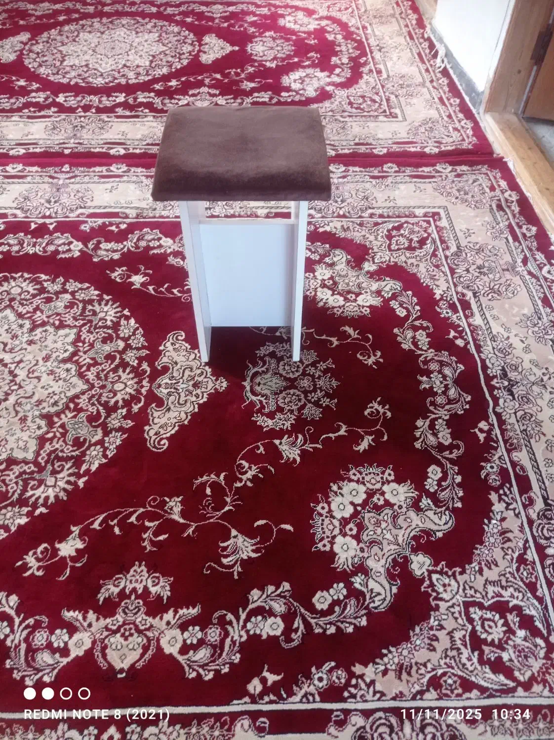 میز آرایشی به همراه صندلی و پاتختی|تخت و سرویس خواب|رانکوه, |دیوار