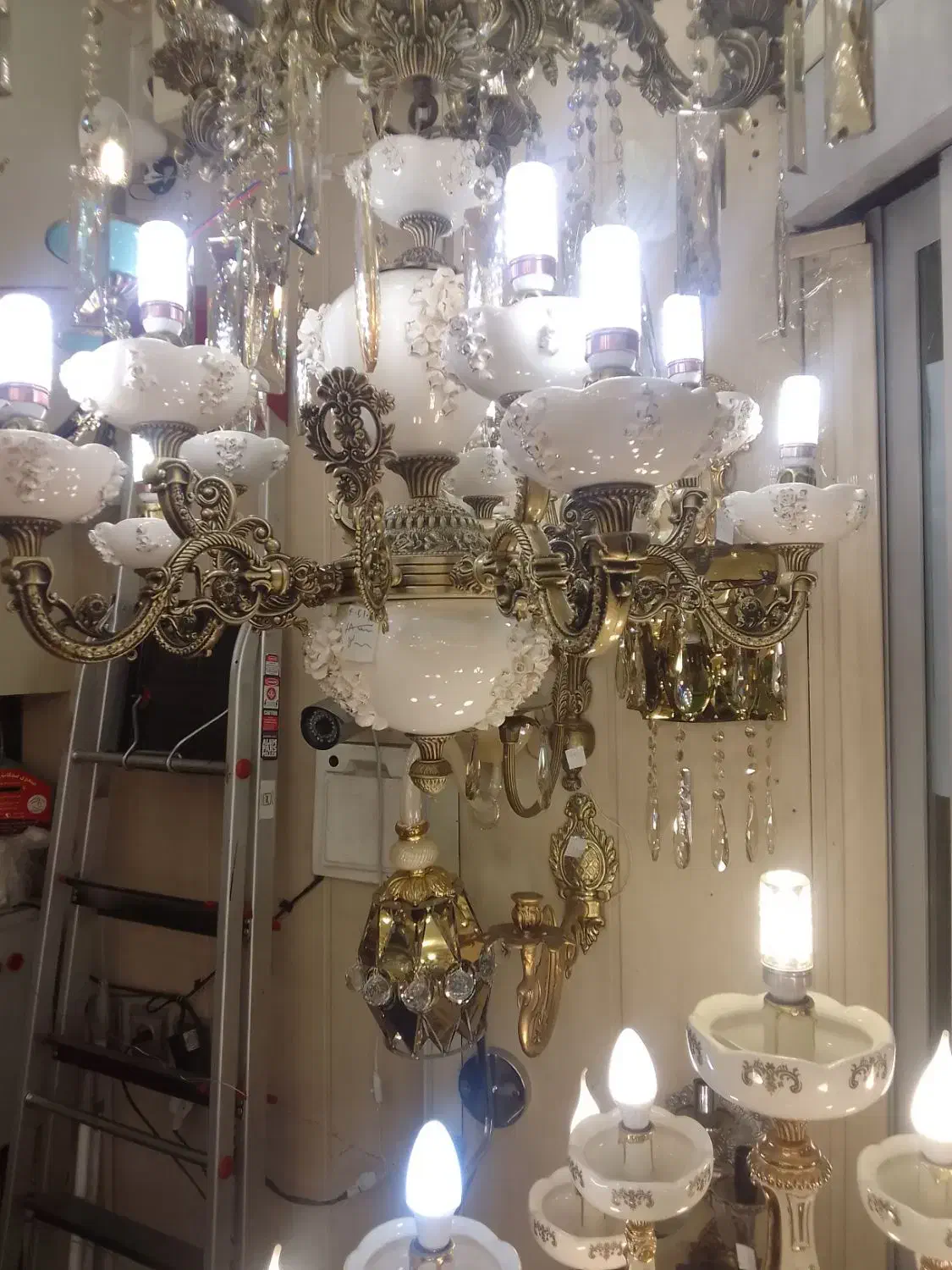 طرح تعویض لوستر نو باکهنه|لوستر و چراغ آویز|اسلامشهر, شهرک واوان|دیوار