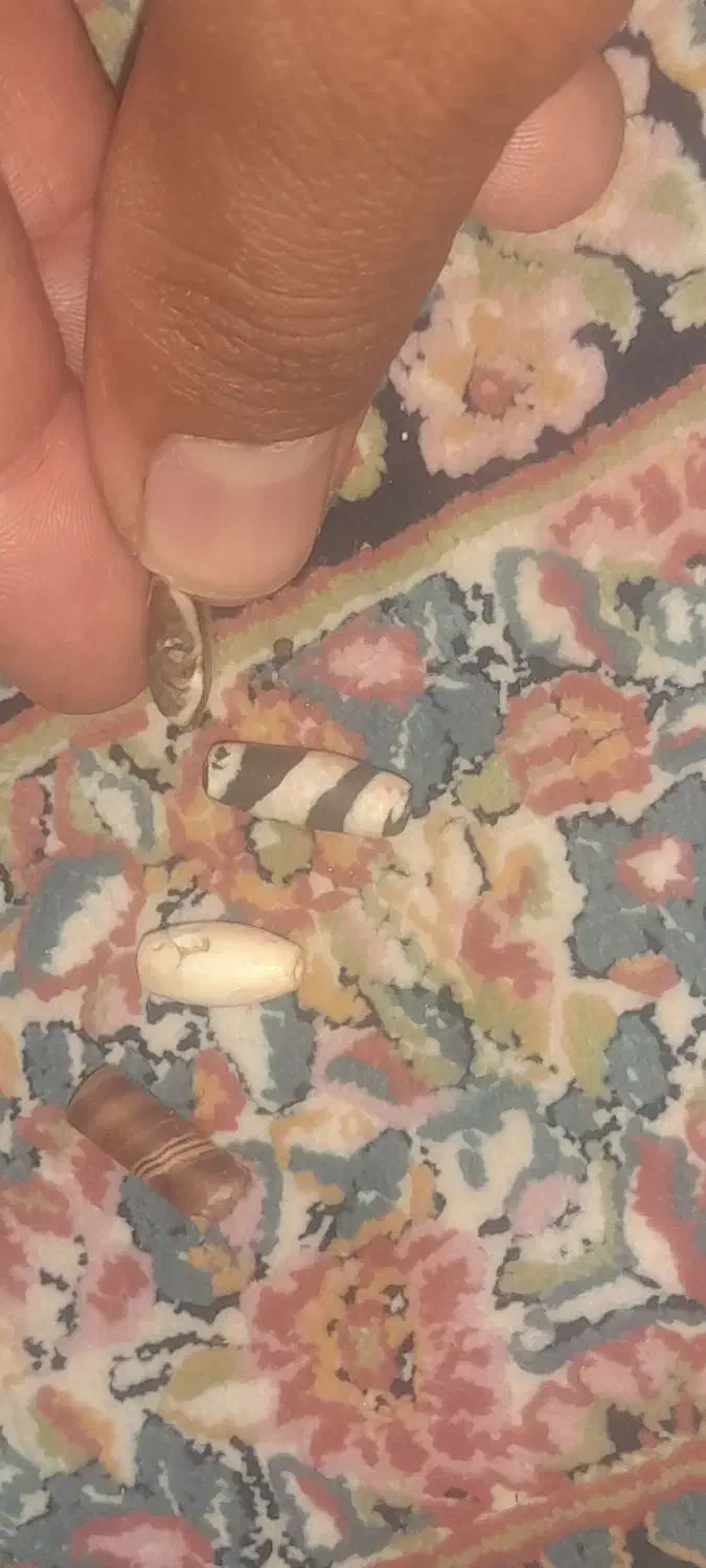 سنگ زیبا سوراخی|کلکسیون اشیاء عتیقه|زاهدان, |دیوار