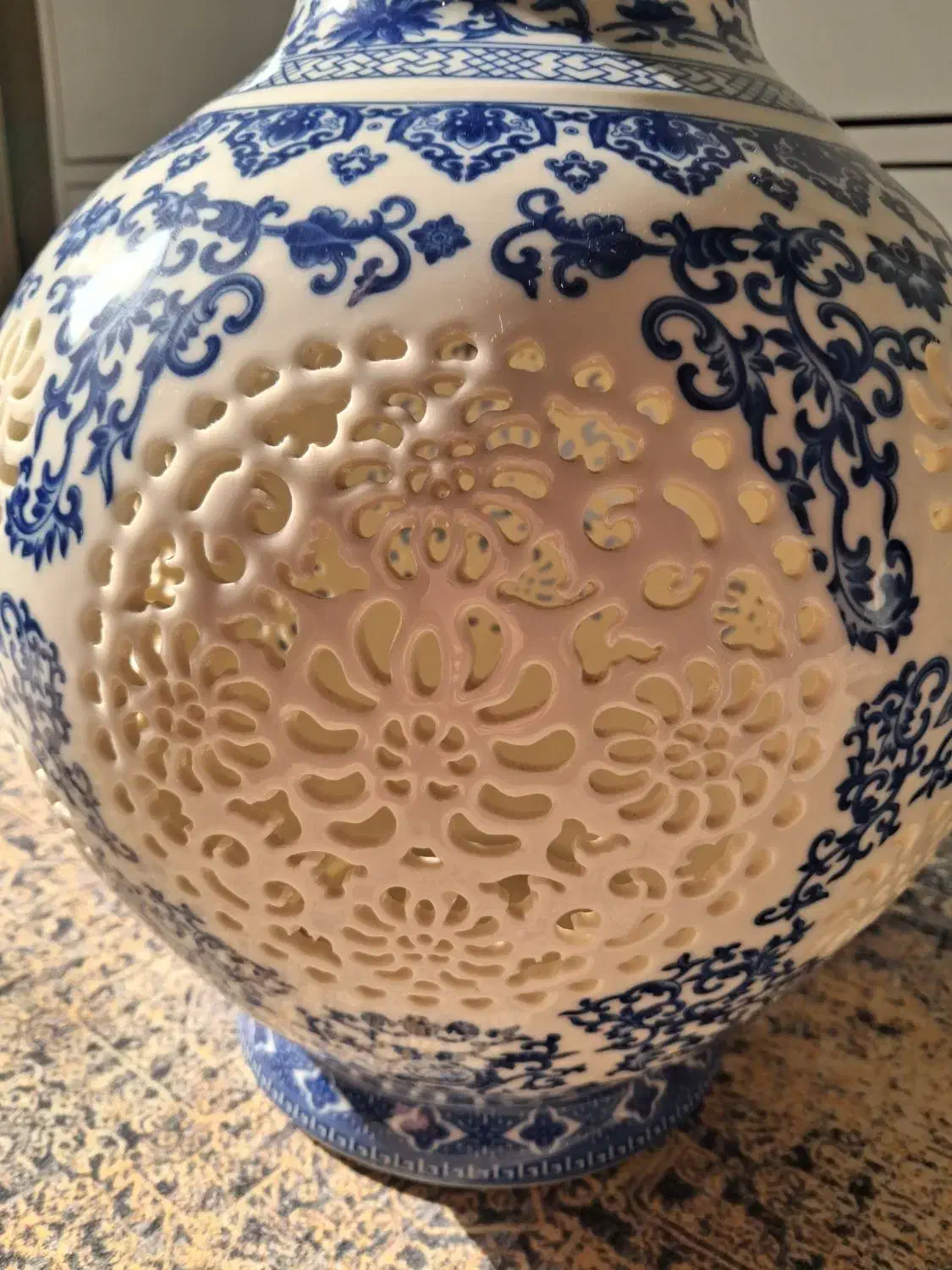 گلدان چینی آبی سفید مشبک|صنایع دستی و سایر لوازم تزئینی|تهران, هفده شهریور|دیوار