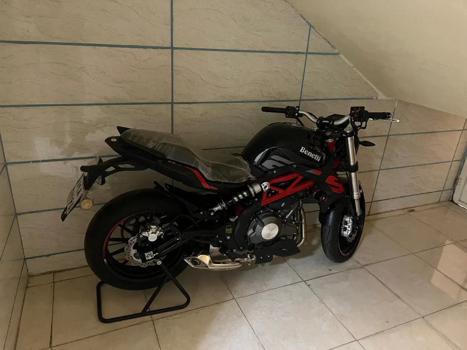 بنلی ۳۰۰ مدل ۴۰۰ صفر|موتورسیکلت|شیراز, رحمت‌آباد|دیوار