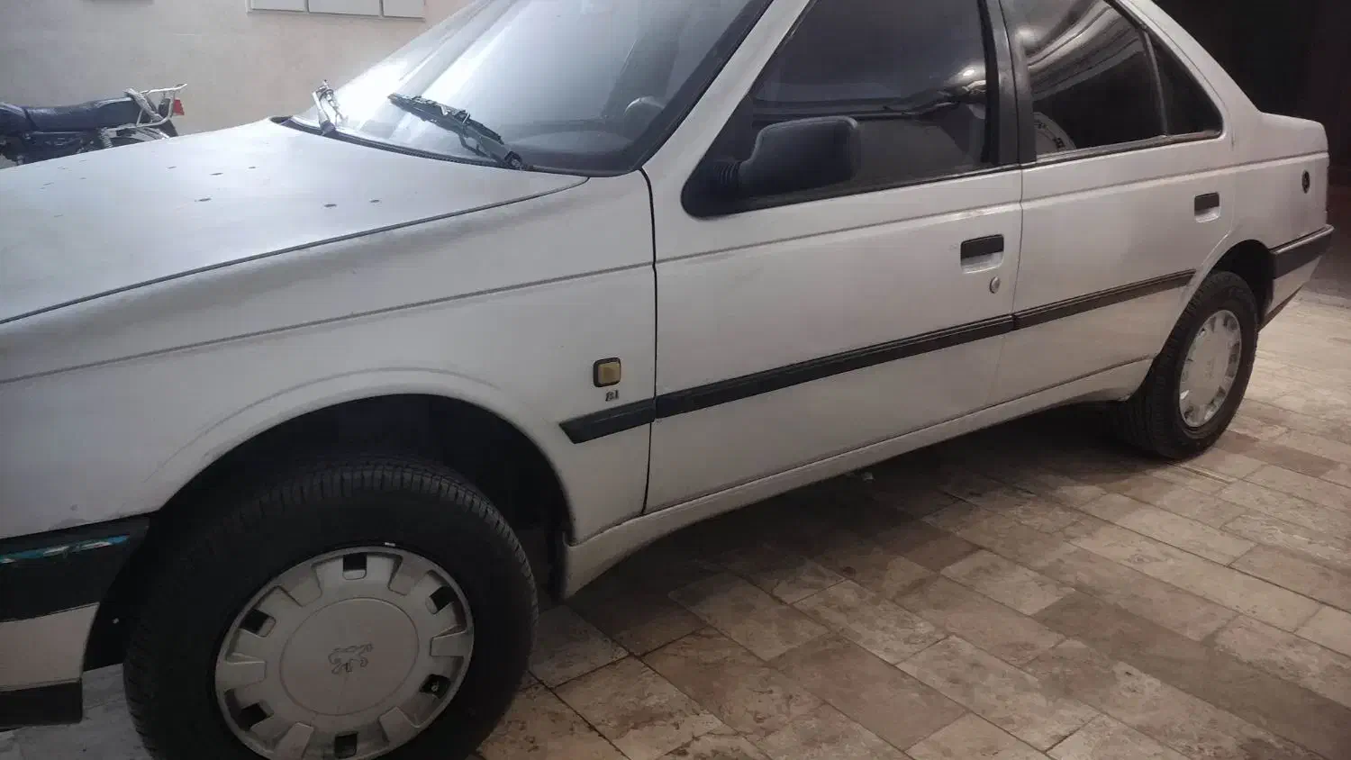 پژو ۴۰۵نقره ای دوگانه|خودرو سواری و وانت|قم, زاویه|دیوار