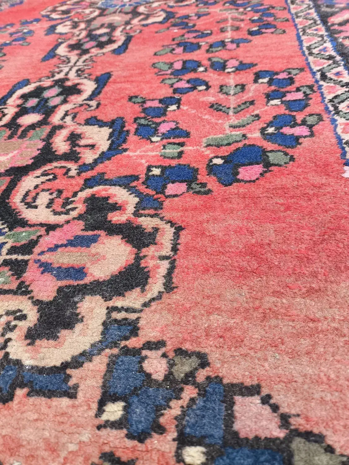 قالی|فرش|اهواز, کوی طالقانی|دیوار