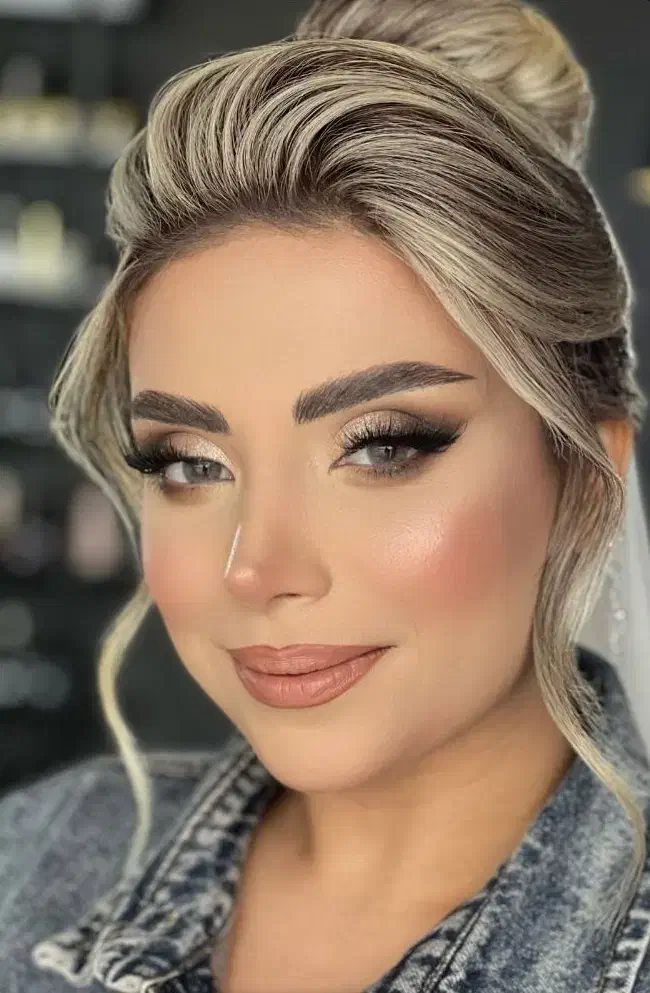 میکاپ و شنیون تخصصی و آموزش|خدمات آرایشگری و زیبایی|کرمانشاه, |دیوار