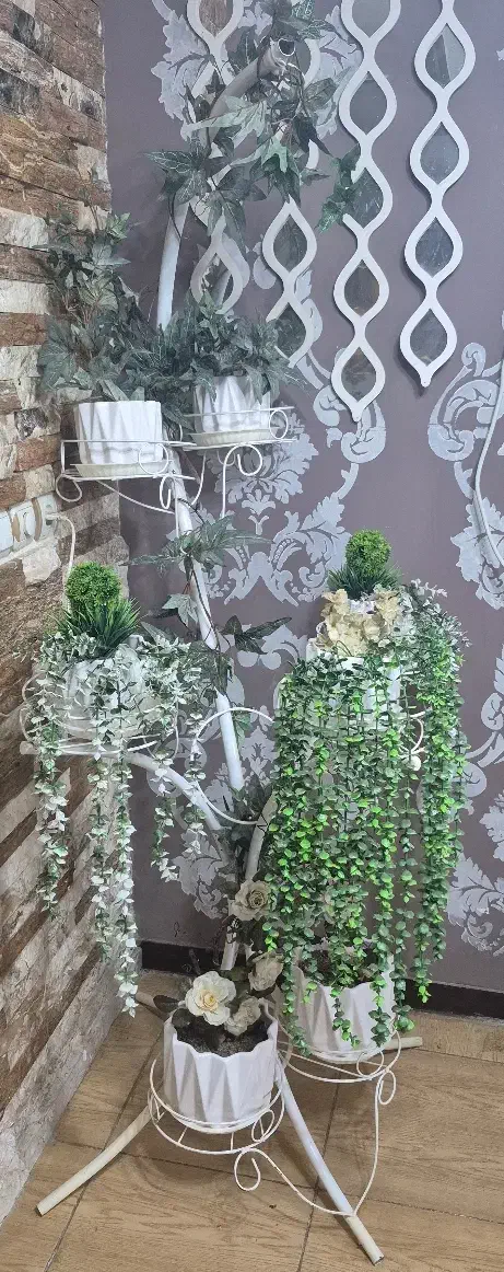 استند زیبای فلزی همراه گلدان|صنایع دستی و سایر لوازم تزئینی|بندر ماهشهر, |دیوار