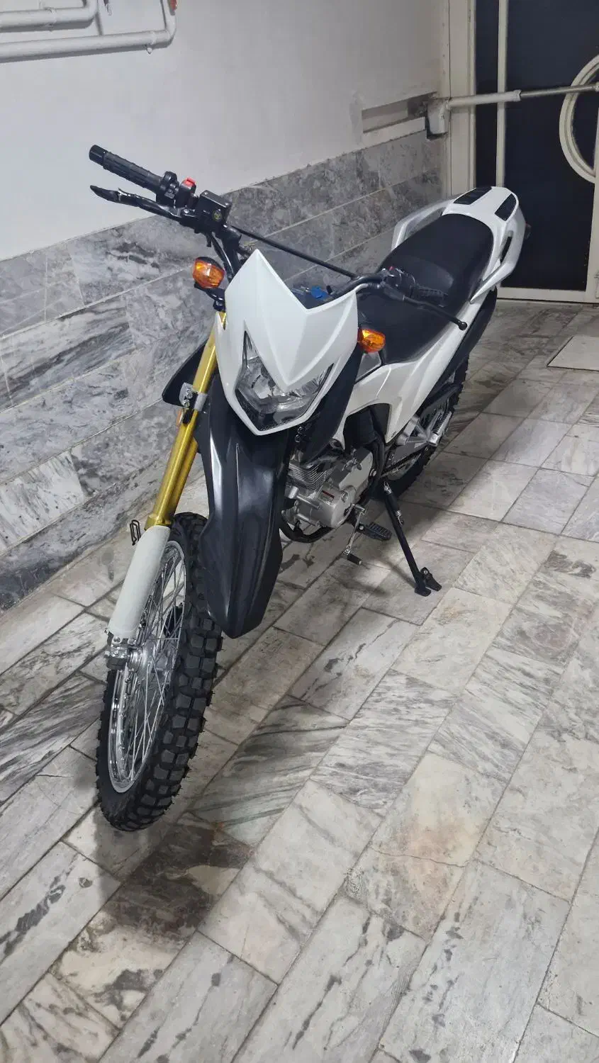 تریل 200 پرواز (نیروموتور) مشابه صفر کارکرد1200|موتورسیکلت|گلپایگان, |دیوار