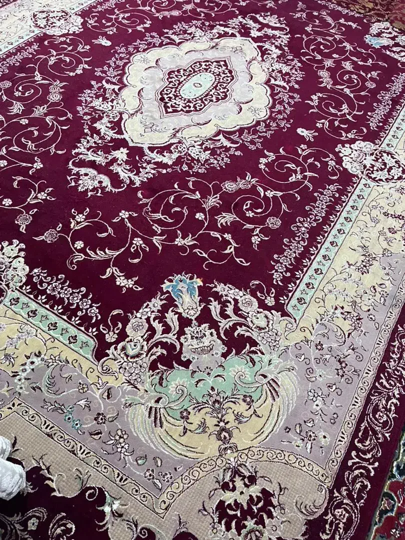 دو عدد فرش و میز تلویزونی و بالشت|فرش|چغادک, |دیوار