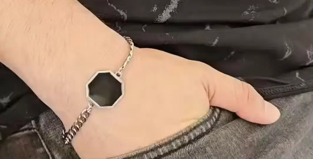 دستبند حرارتی|بدلیجات|قدس, شهر‌قدس|دیوار