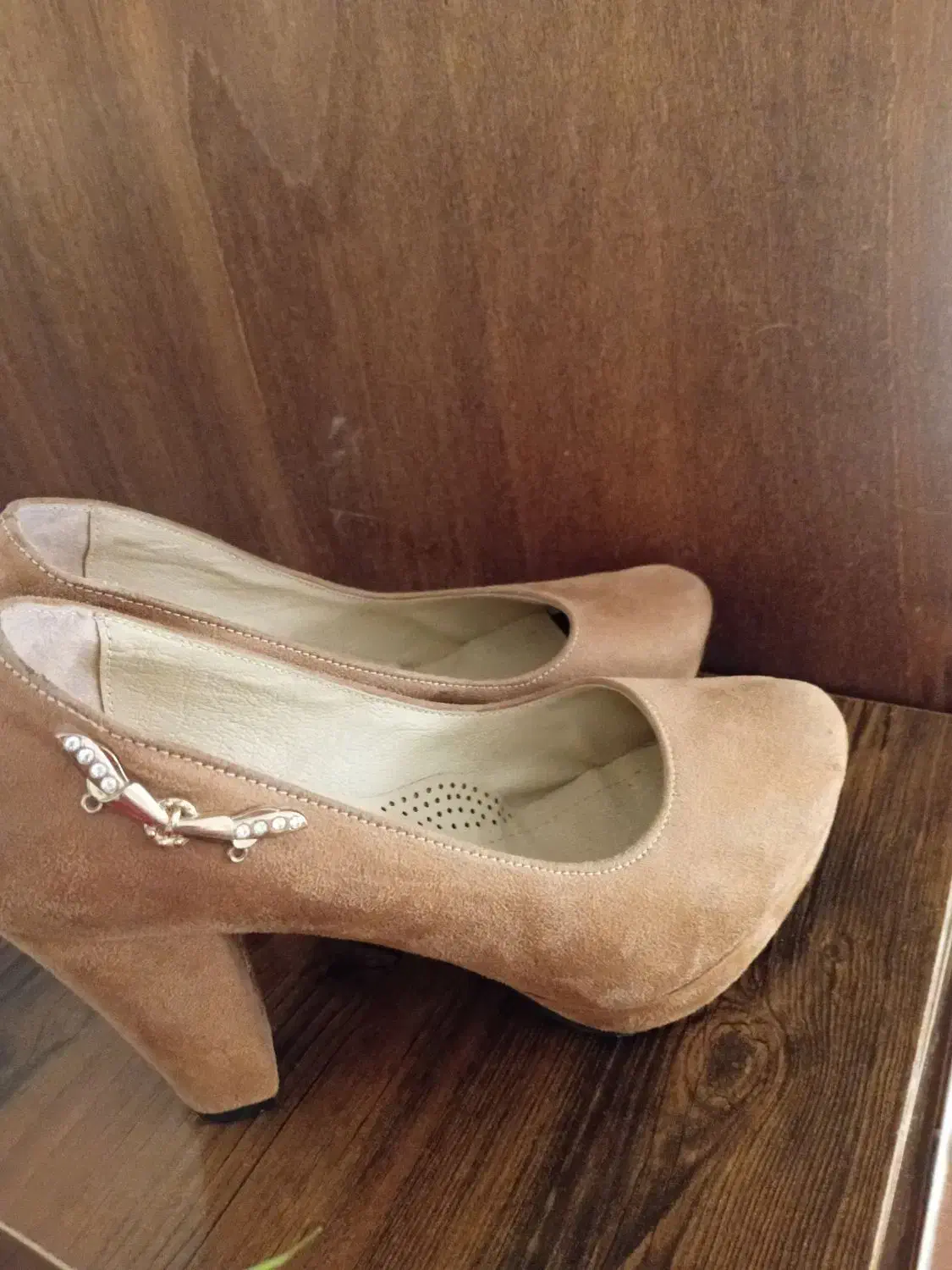 کفش|کیف، کفش، کمربند|آق قلا, |دیوار