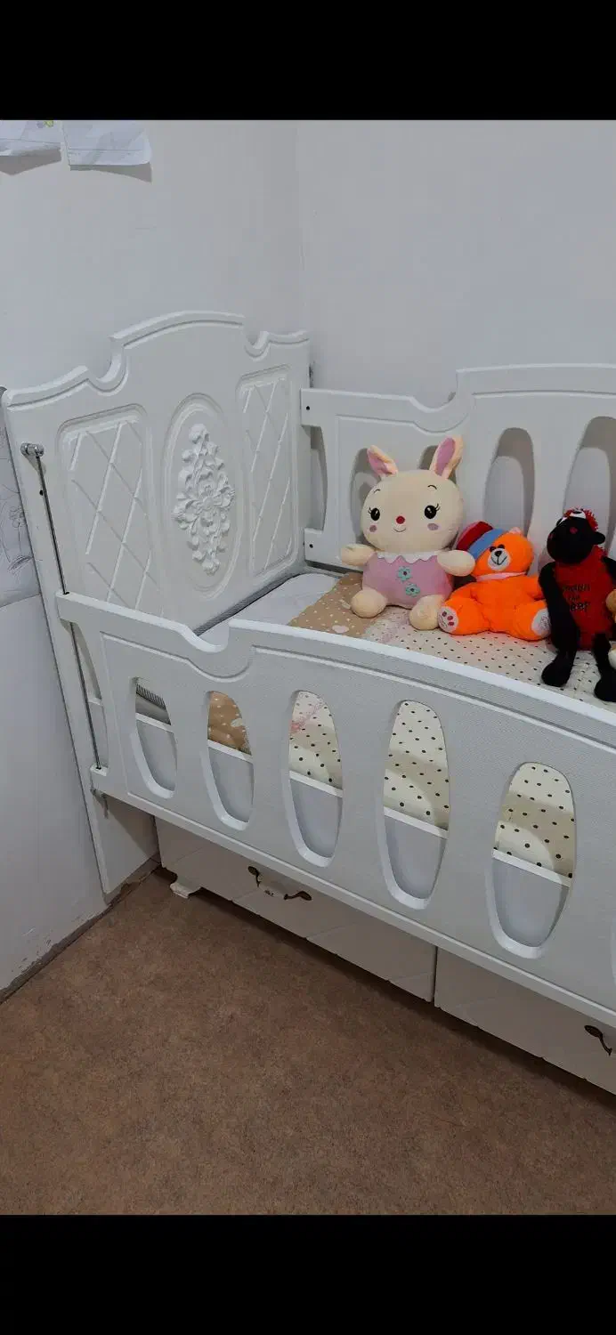 تخت کودک|تخت و صندلی بچه|مشکین‌دشت, |دیوار