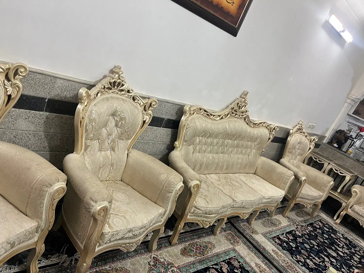 مبل سلطنتی 9 نفره تمیز|مبلمان خانگی و میز عسلی|قم, شهدا|دیوار