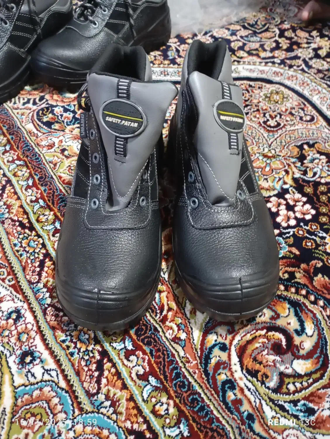 کفش کار نو وسبک وخیلی راحت دو جفت|کیف، کفش، کمربند|سمنان, |دیوار