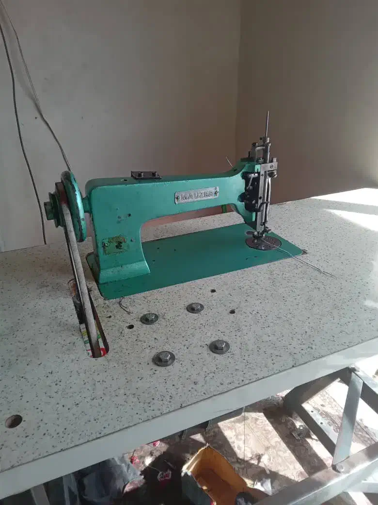 چرخ سیاه سفید تمیز|چرخ خیاطی و ریسندگی|سرباز, |دیوار