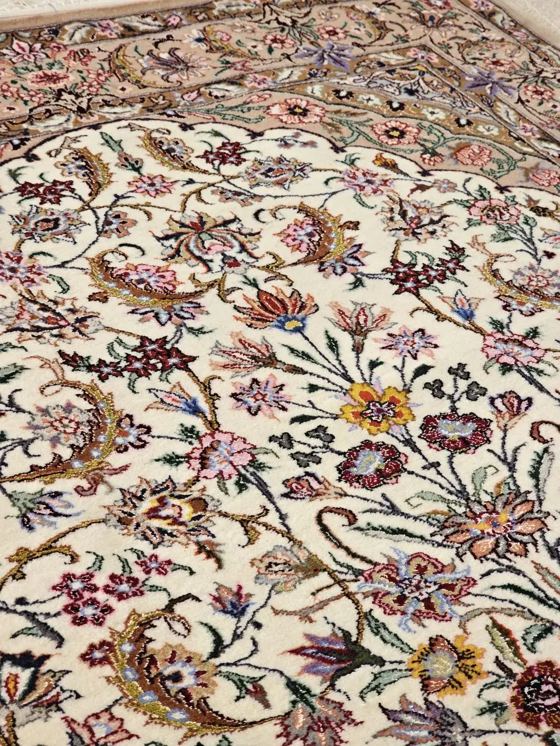 قالیچه دستباف|فرش|اصفهان, قلعه طبره|دیوار