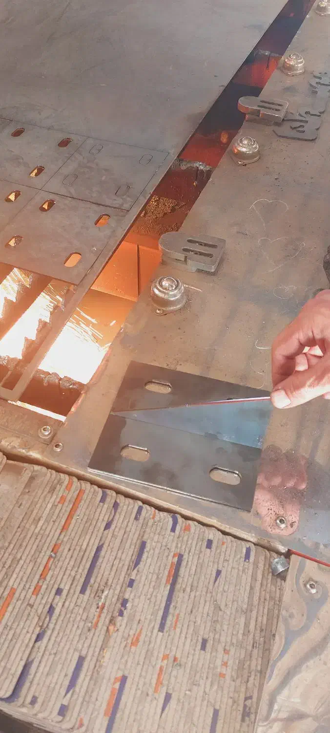 استخدام اپراتور لیزر cnc و کارگر ساده|استخدام صنعتی، فنی، مهندسی|مشهد, خین عرب|دیوار