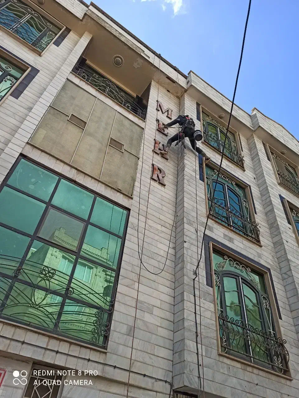 تعمیرات نما بدون داربست پیچ رولپلاک، نصب سنگ و..|خدمات پیشه و مهارت|قزوین, |دیوار