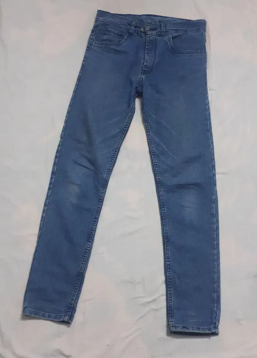 شلوار لی|لباس|قم, جمکران|دیوار