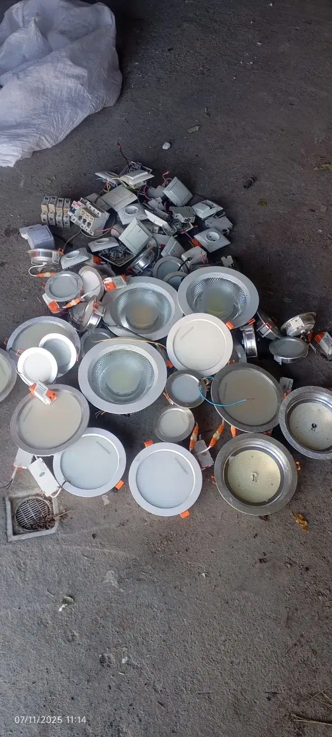 لامپ وکلید و پرس وفیوز|لامپ و چراغ|بانه, |دیوار