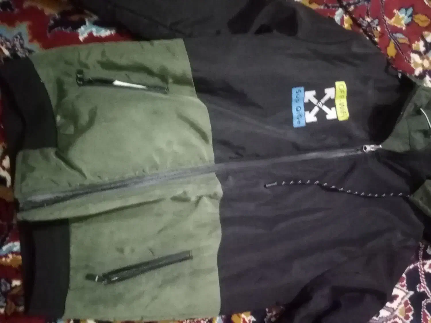 کاپشن|لباس|کلاله, |دیوار