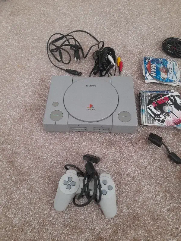 دو دستگاه سونی یک|کنسول، بازی ویدئویی و آنلاین|همدان, |دیوار