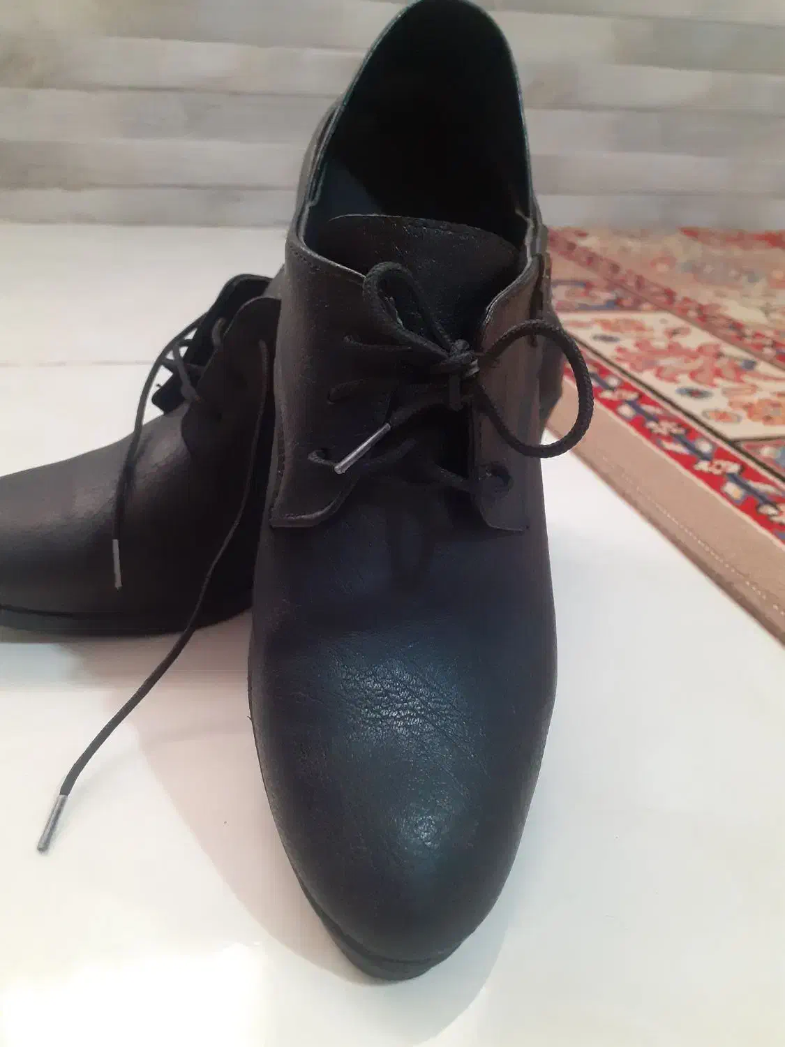 کفش|کیف، کفش، کمربند|رباط‌کریم, رباط‌کریم|دیوار