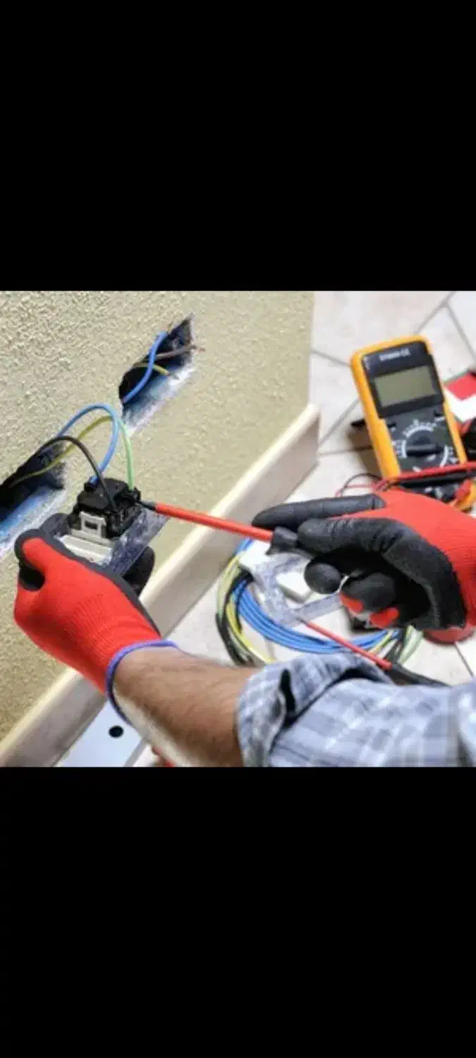 برقکار / برق کار / نصاب لوستر/ نورپردازی حرفهای|خدمات پیشه و مهارت|سنندج, |دیوار